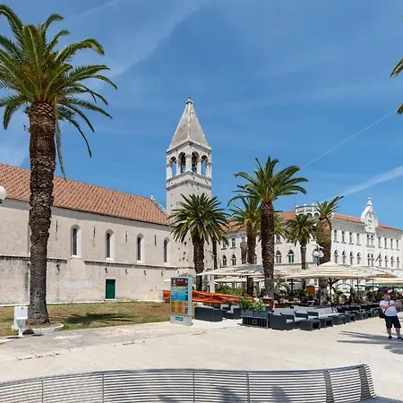 And Misic * トロギール