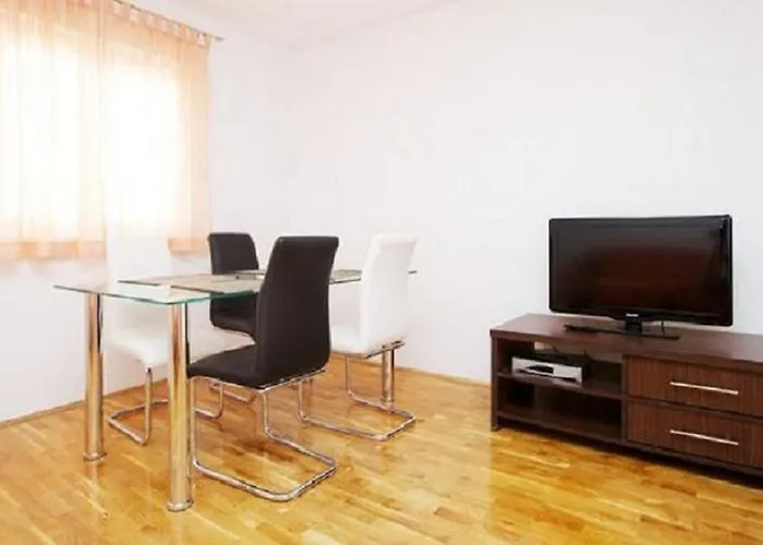 And Misic アパート