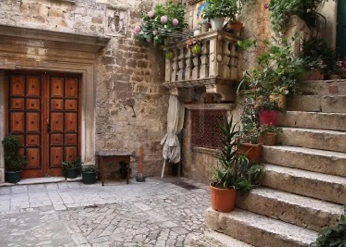 And Misic * トロギール