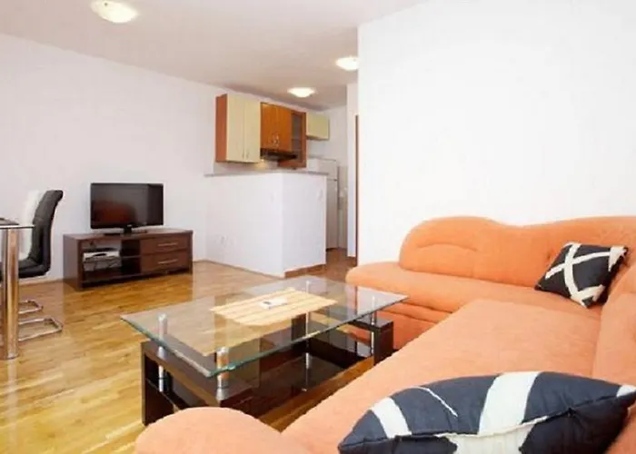 アパート And Misic *