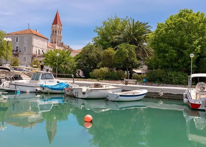 And Misic トロギール