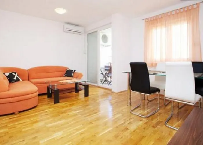 And Misic トロギール